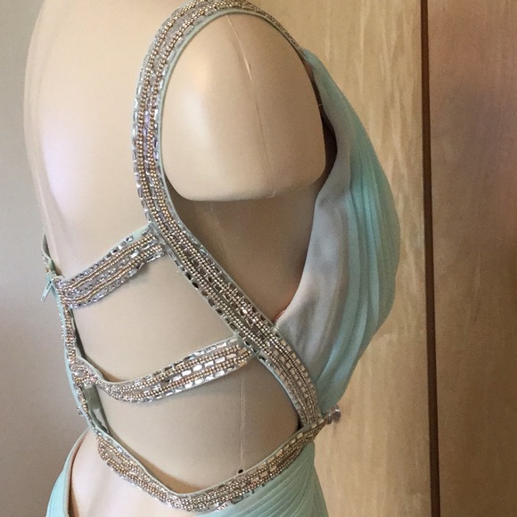 Terani Couture Exclusive design $100 - Picture 5 of 12